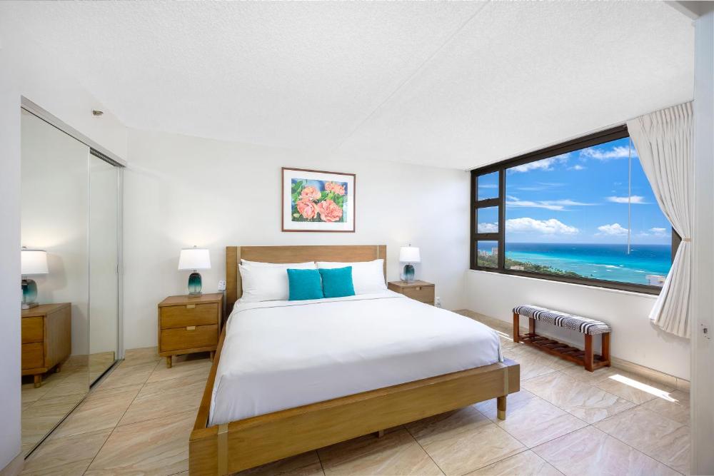 35th Floor Ocean View with Free Parking, Near Waikiki Beach